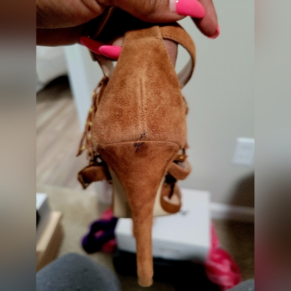 Heels - Picture 3 of 4